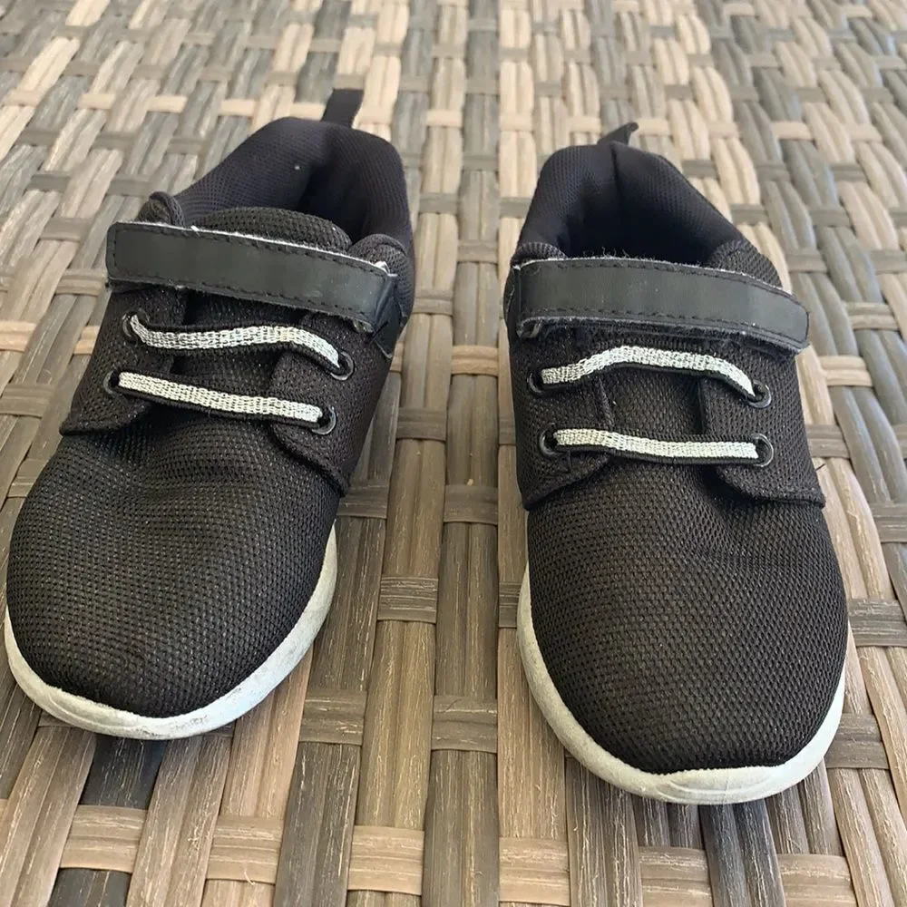 Toddler sneakers 👟
